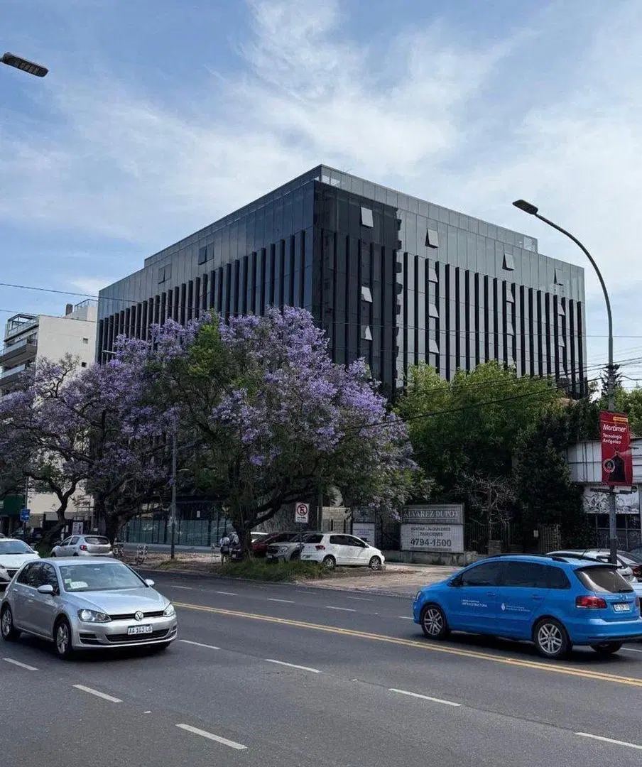 ALQUILER OFICINAS EN VTE LOPEZ CON COCH A ESTR 2
