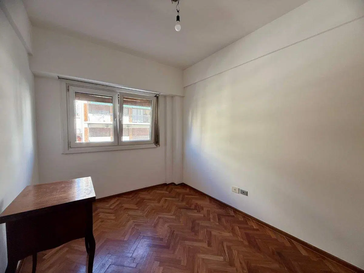 Venta departamento. 3 Amb con cochera. Belgrano 5
