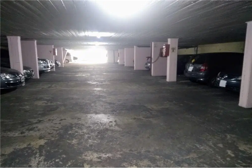 VENTA COCHERA  BARRIO DE ONCE OPORTUNIDAD 3