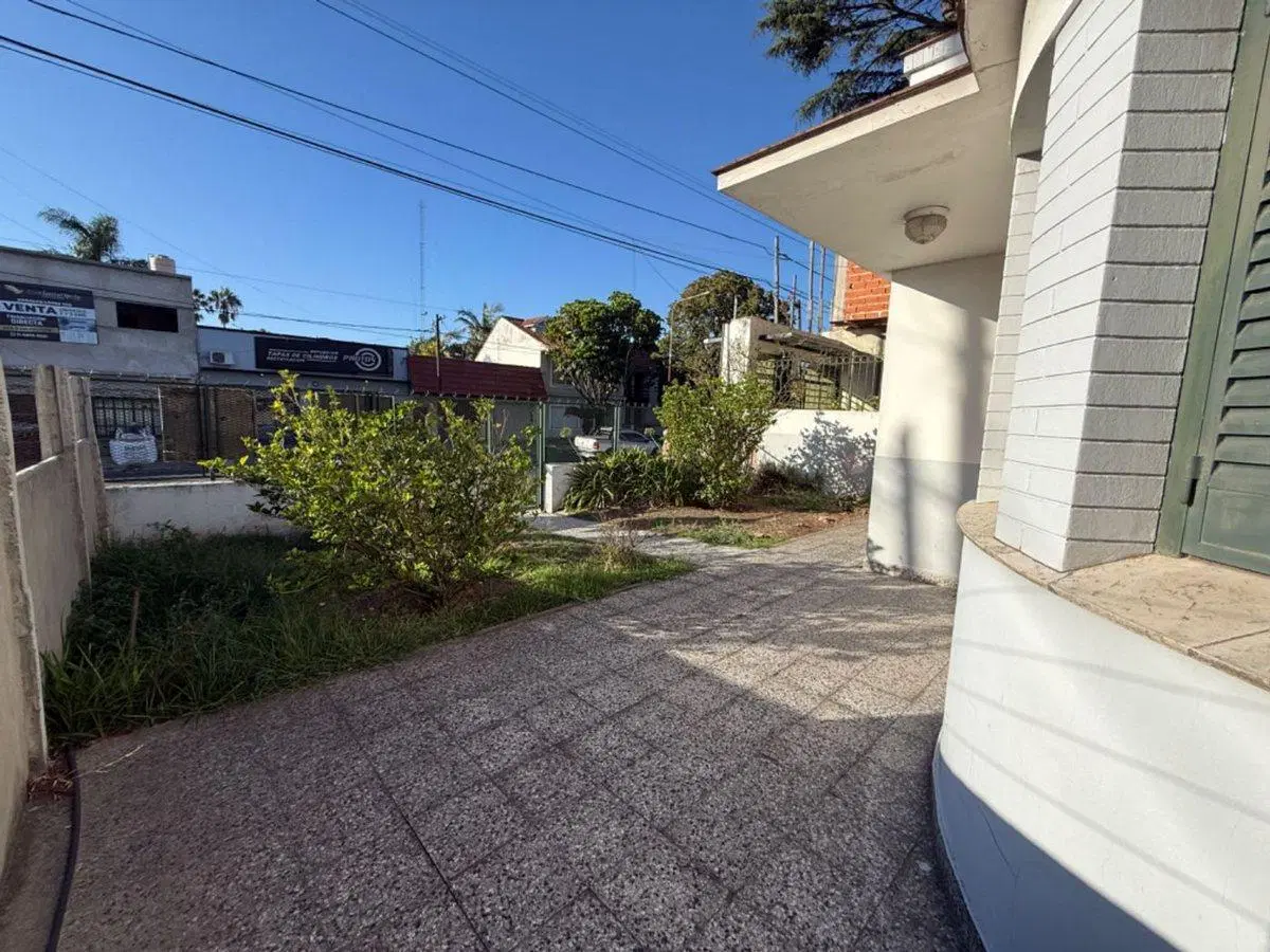 VENTA LOTE EN QUILMES SOBRE AVENIDA 5