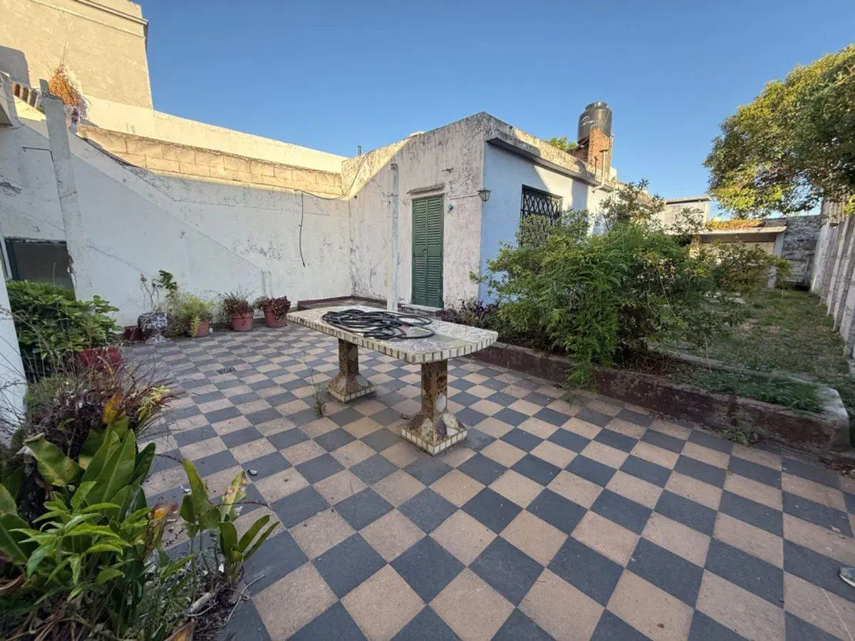 VENTA LOTE EN QUILMES SOBRE AVENIDA 4