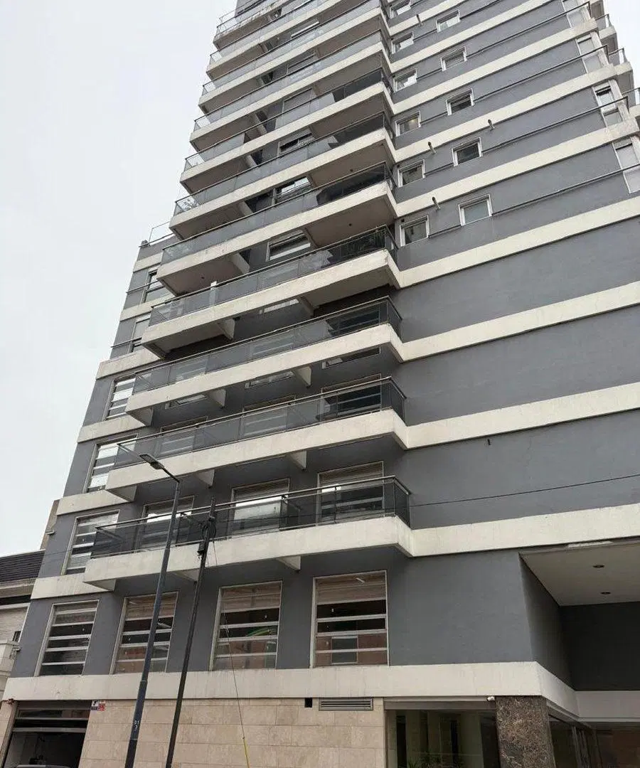 COCHERA FIJA CUBIERTA AV. MARTÍN GARCÍA 700 5