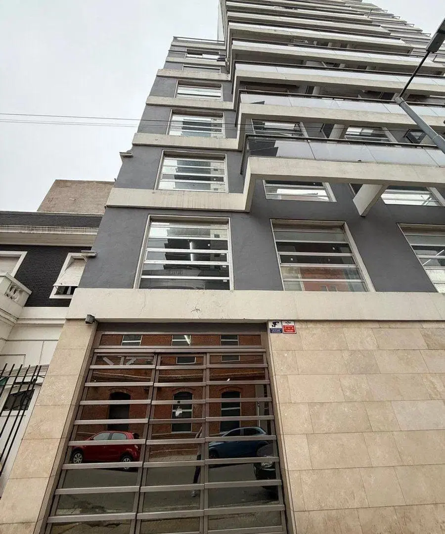 COCHERA FIJA CUBIERTA AV. MARTÍN GARCÍA 700 4