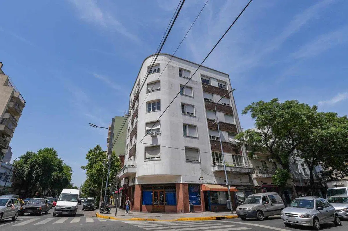 VENTA 3 AMBIENTES APTO CREDITO FLORES 4