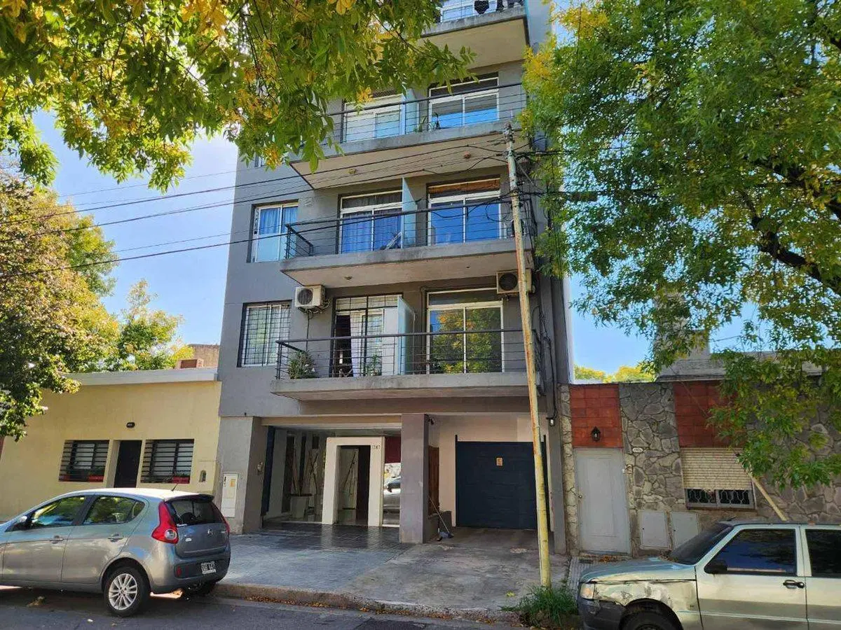 VENTA MONOAMBIENTE EN MONTE CASTRO BALCON 5