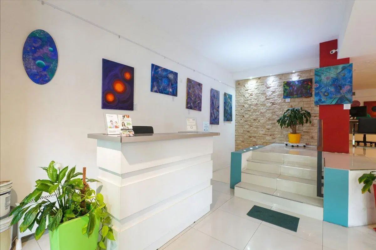 ALQUILER LOCAL COMERCIAL COLEGIALES SOBRE AVENIDA 4