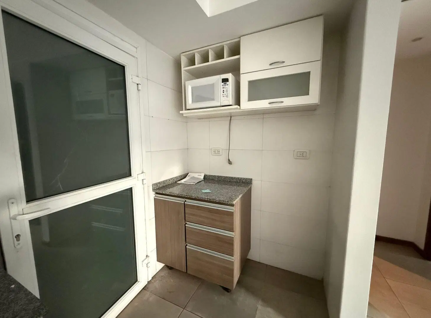 ALQUILER  DEPTO 2/3 AMBIENTES CON BALCON Y PATIO 3