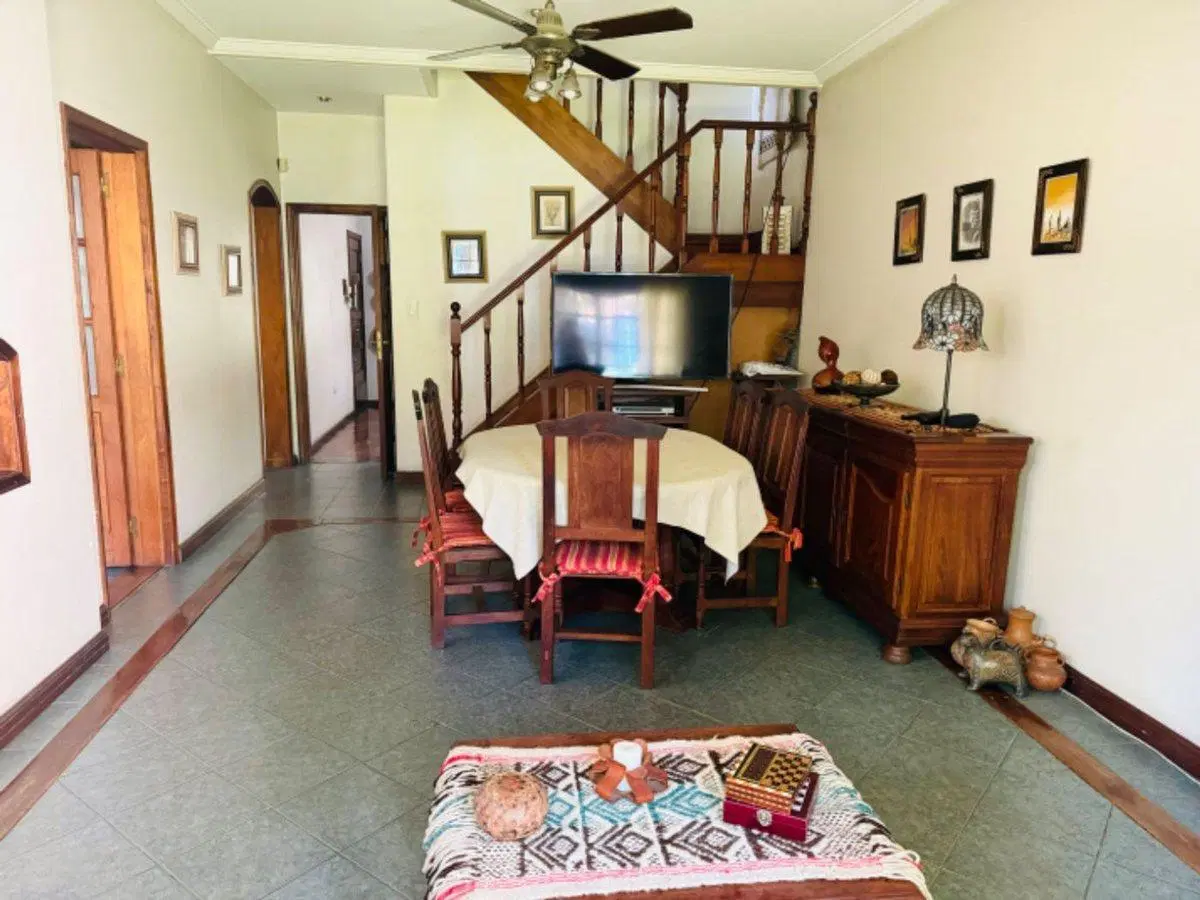 Casa en venta Lomas de Zamora-pileta-credito-permu 3