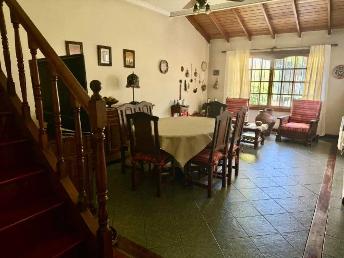 Casa en venta Lomas de Zamora-pileta-credito-permu 4