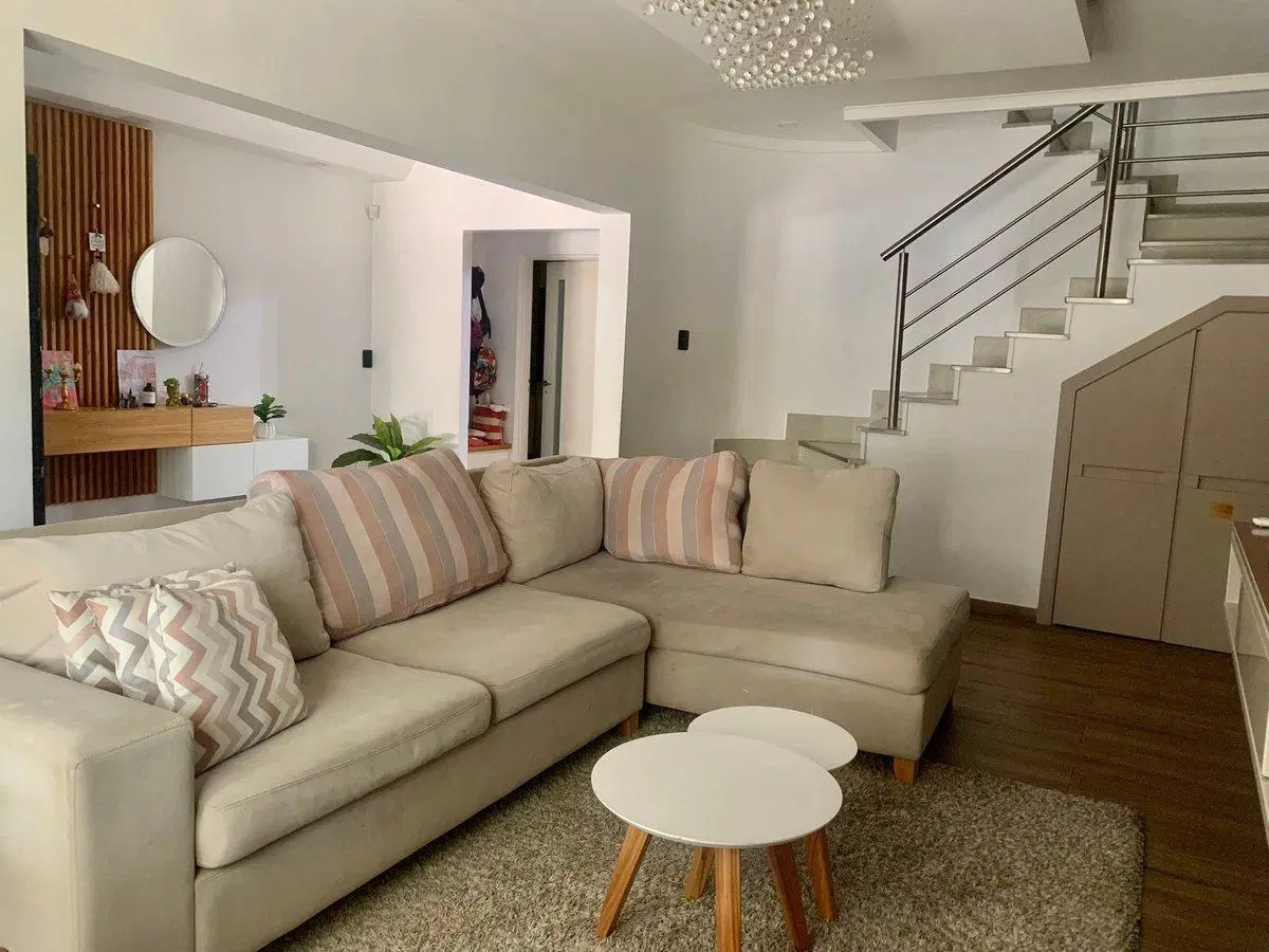 Casa 4 amb en venta Lomas-pileta-quincho-excelente 2