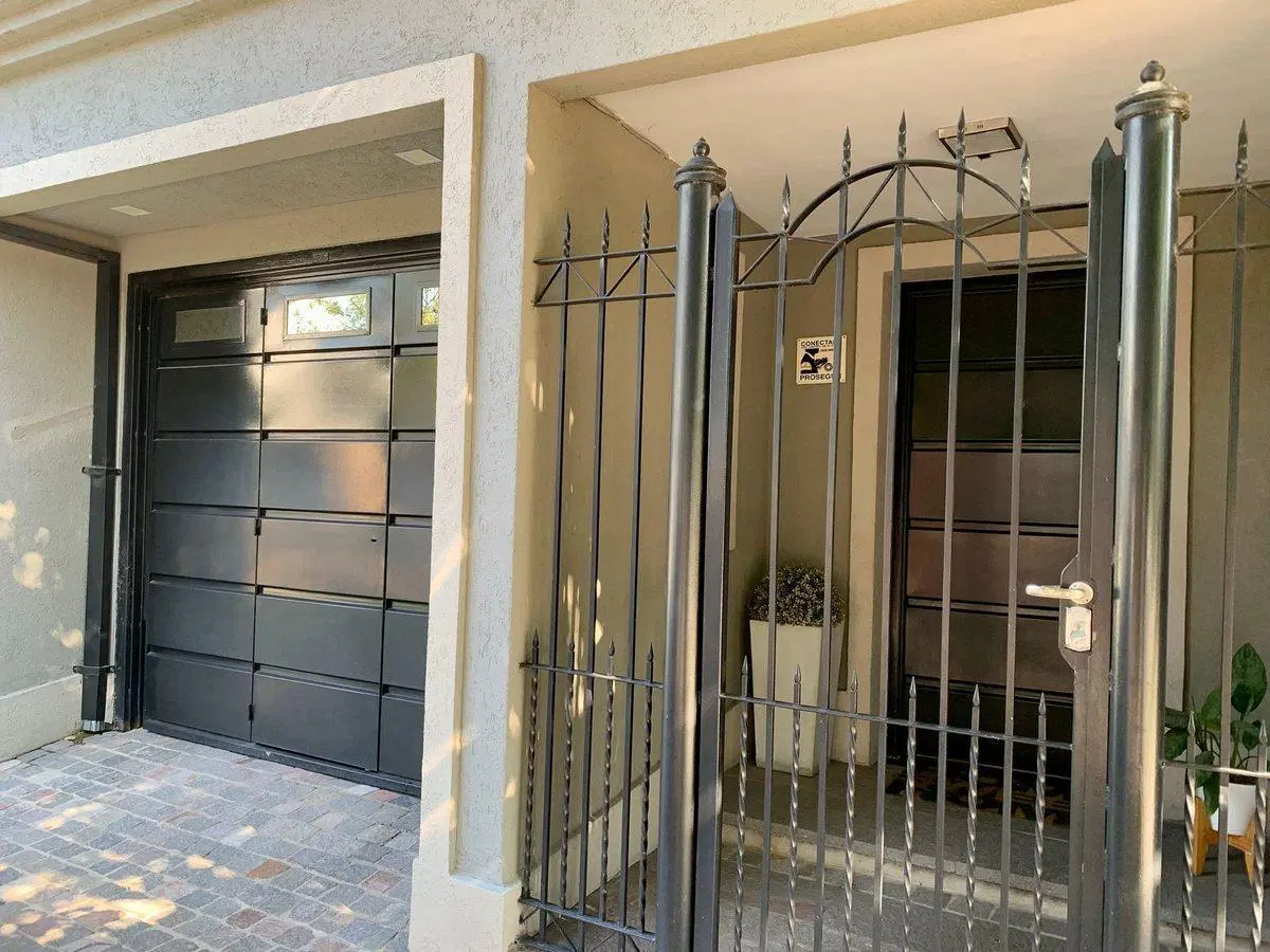 Casa 4 amb en venta Lomas-pileta-quincho-excelente 3