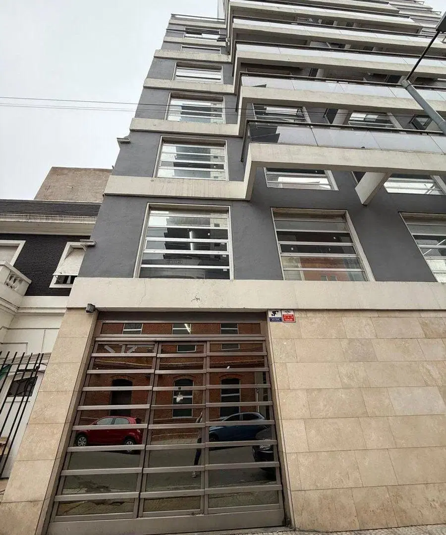 COCHERA FIJA CUBIERTA AV. MARTÍN GARCÍA 700 4