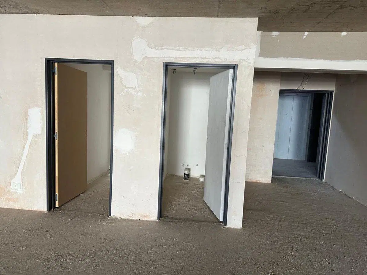 ALQUILER OFICINAS EN VTE LOPEZ CON COCH A ESTR 4