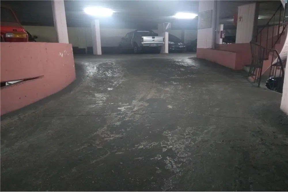 VENTA COCHERA  BARRIO DE ONCE OPORTUNIDAD 3