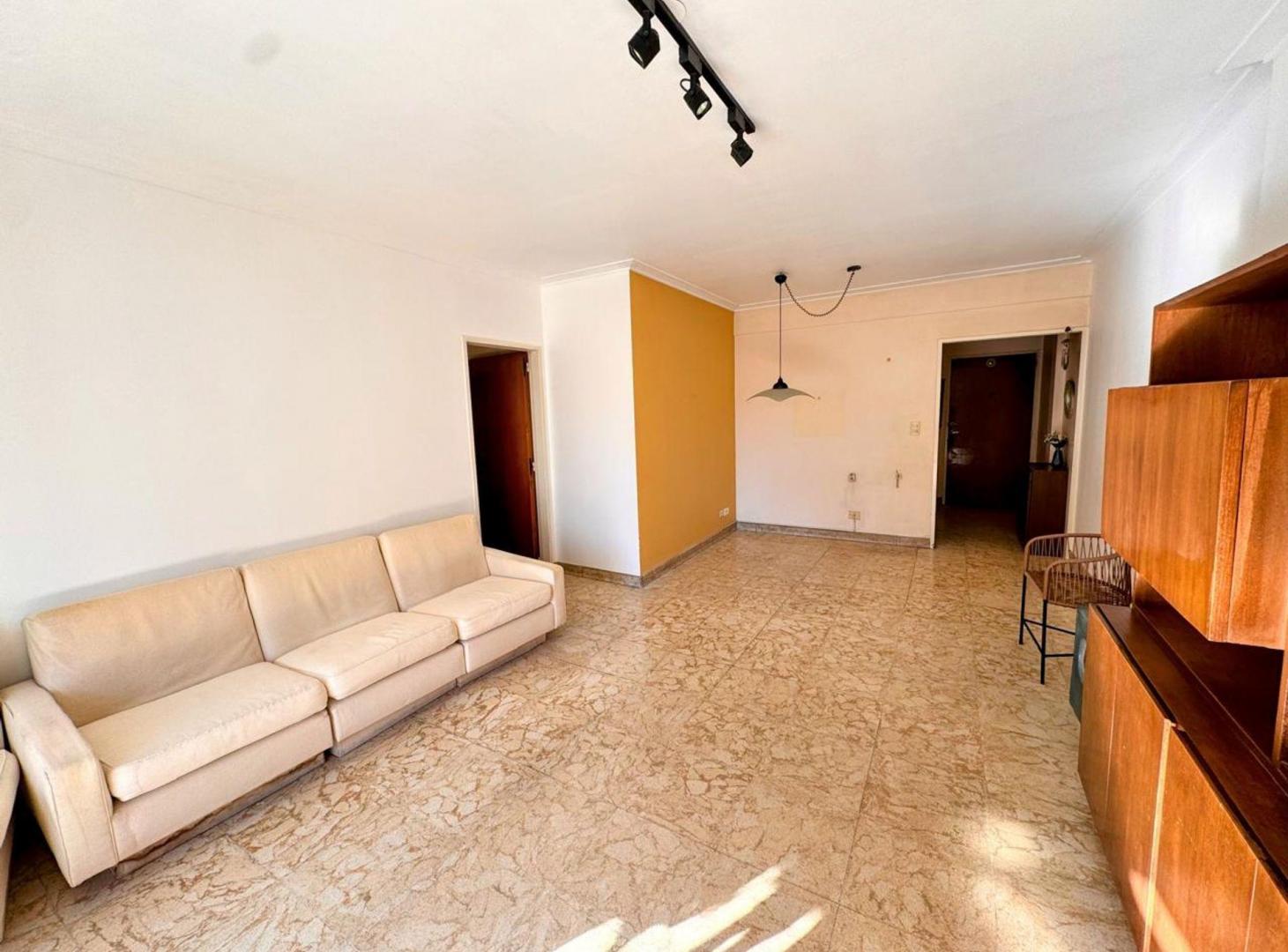 Foto de VENTA 4 AMBIENTES CON DEPENDENCIA COCHERA y BAULER, imagen 1