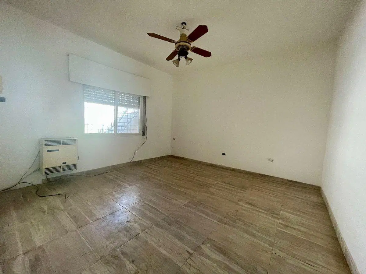 VENTA CASA 4 AMB. CON COCHERA  SUAREZ APTO CREDITO 5