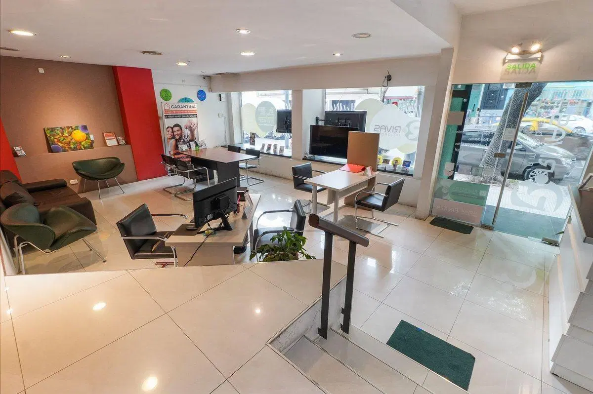 ALQUILER LOCAL COMERCIAL COLEGIALES SOBRE AVENIDA 4