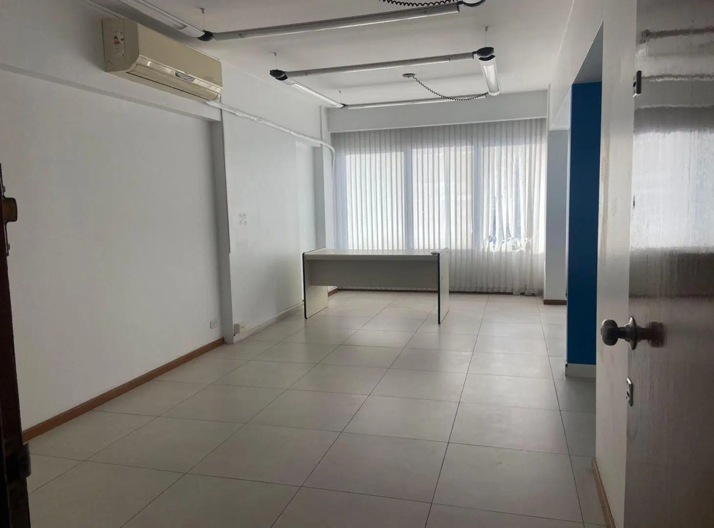 ALQUILER OFICINA COMERCIAL 80 M2 MONSERRAT 2
