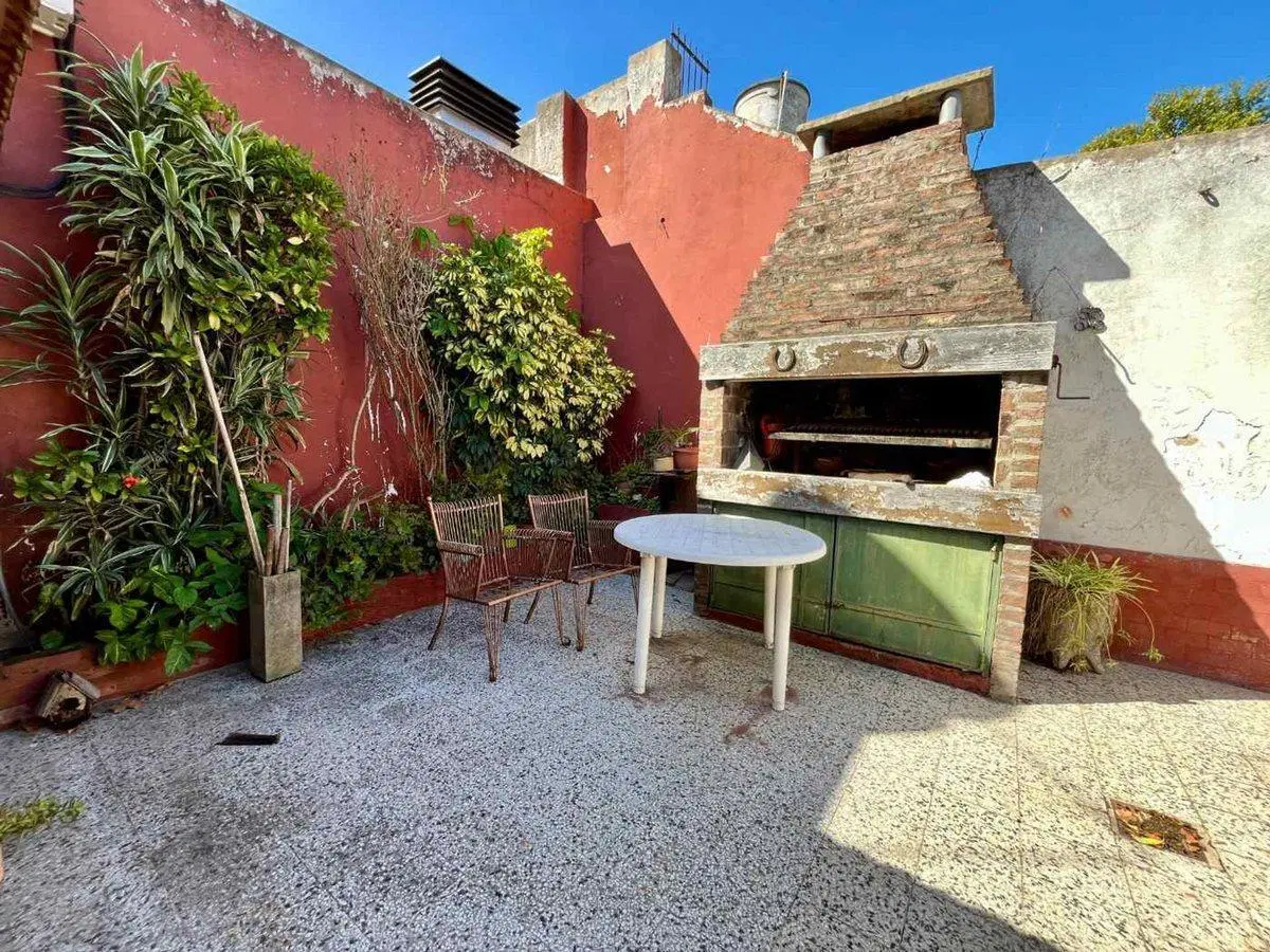 Casa 3 o 4 amb a refaccionar en venta - Temperley 2