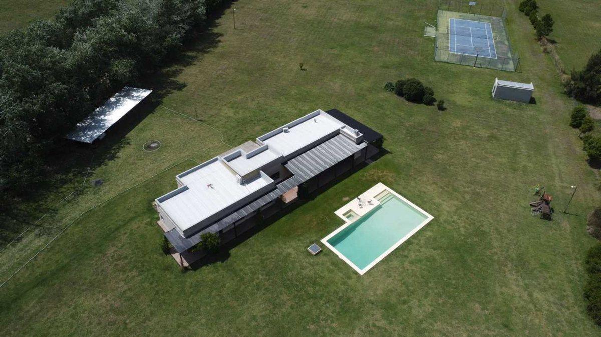 Foto de LOTE CON CASA 5 AMB PILETA TENIS LOMA ESCONDIDA, imagen 1