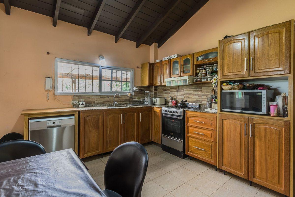 Foto de VENTA DON TORCUATO CASA 5 AMB PILETA Y GRAN PARQUE, imagen 3