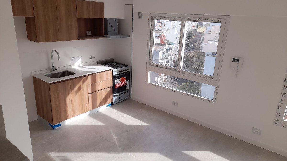 Foto de VENTA DEPARTAMENTO 2 AMB DUPLEX CON BALCON ALMAGRO, imagen 4