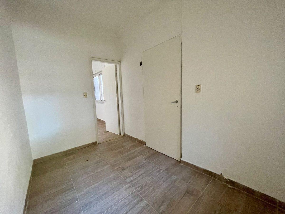 Foto de VENTA CASA 4 AMB. CON COCHERA SUAREZ APTO CREDITO, imagen 4
