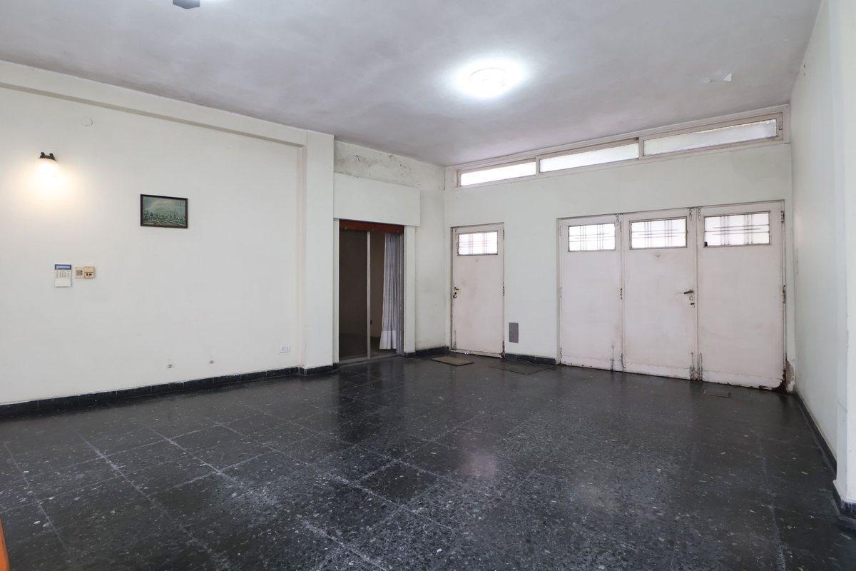 Foto de VENTA CASA EN ESQUINA 4 AMB TERRAZA Y PATIO, imagen 4
