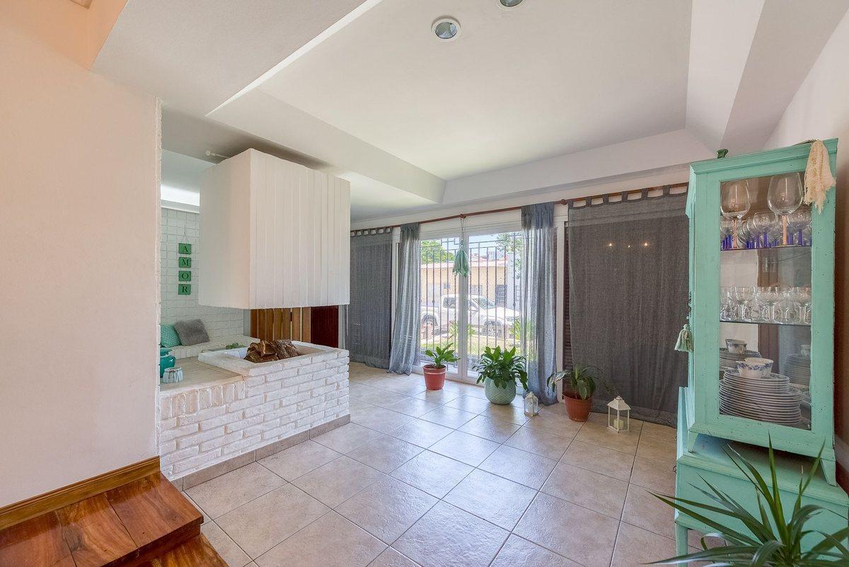 Foto de Venta casa 4 dorm, quincho, patio y coch p/3 autos, imagen 2
