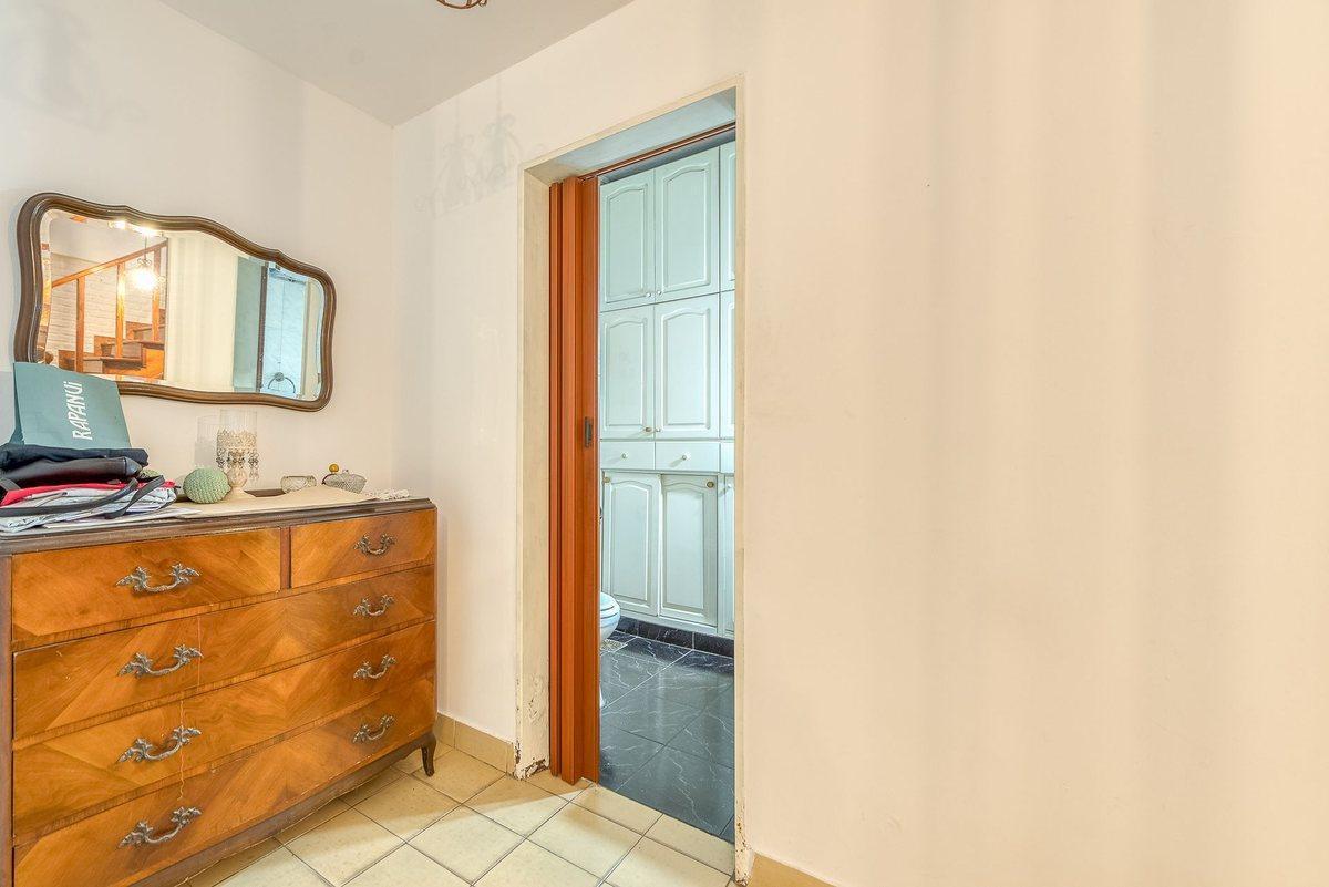Foto de Venta casa 4 dorm, quincho, patio y coch p/3 autos, imagen 4