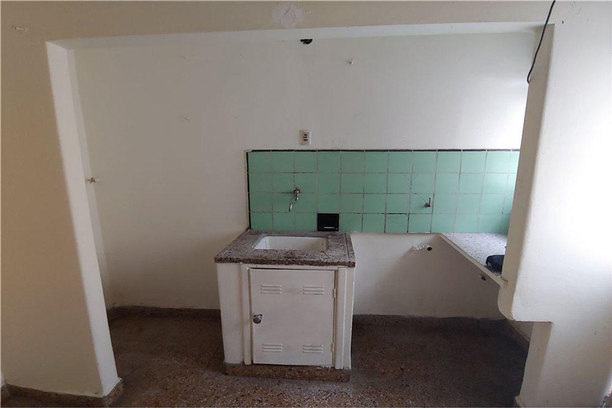 Foto de VENTA PH 2 AMB PB 40 m2 PATIO OPORTUNIDAD SARANDI, imagen 2