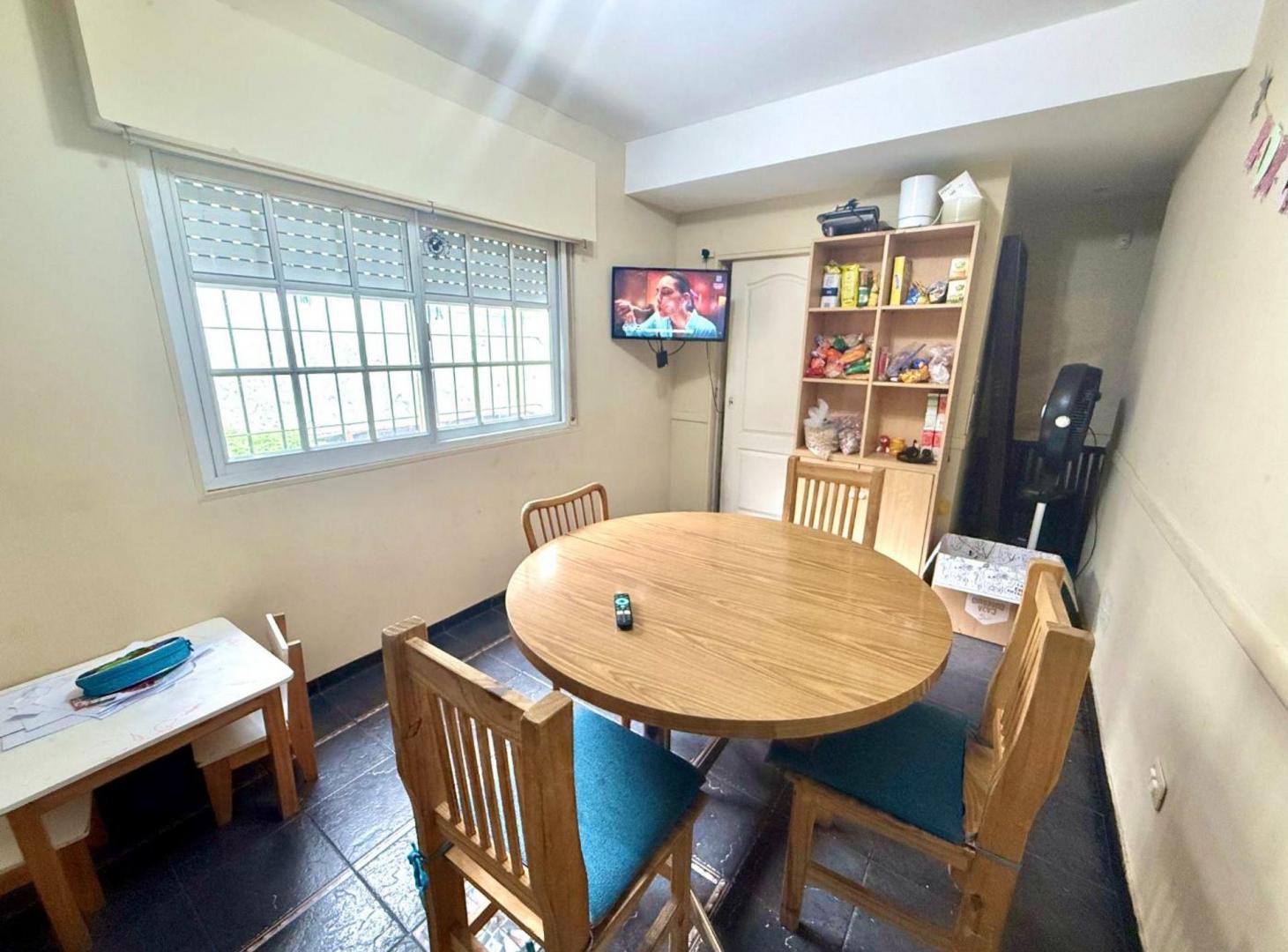 Foto de Casa en venta 5 ambientes cochera PB Olivos, imagen 2