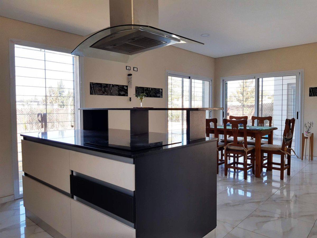 Foto de Casa quinta moderna 320 m2 + pileta + chocheras, imagen 3