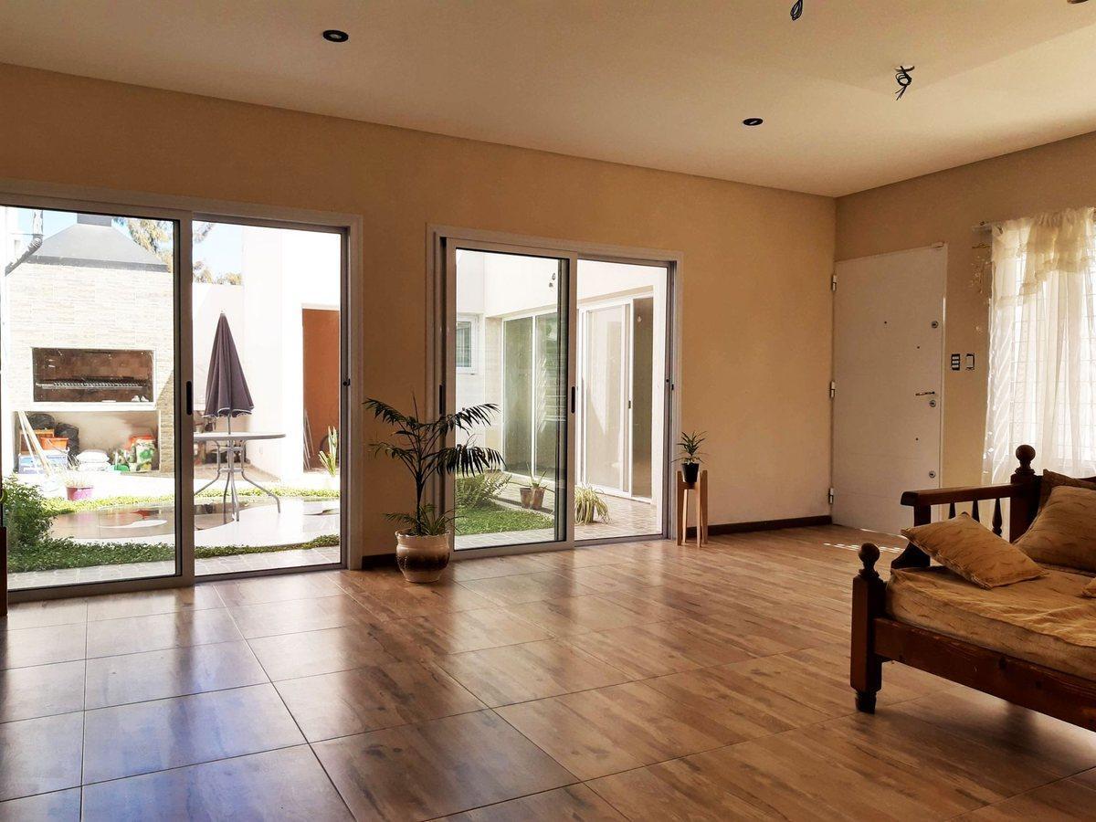 Foto de Casa quinta moderna 320 m2 + pileta + chocheras, imagen 5