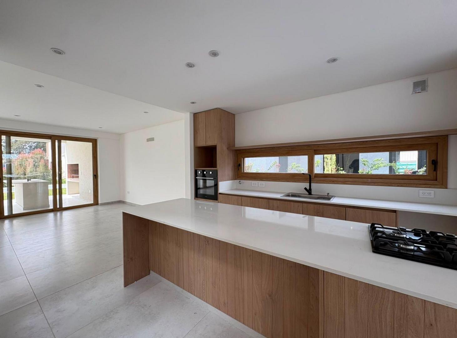 Foto de Venta Casa a Estrenar 4 Suites Carpinchos Nordelta, imagen 1