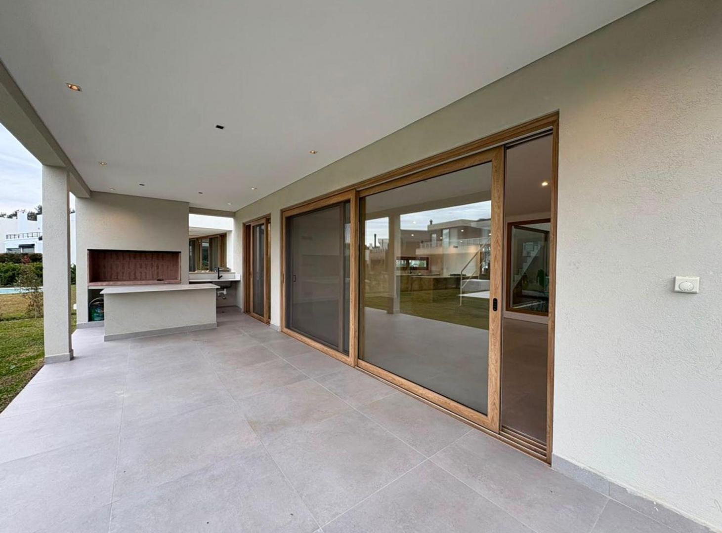 Foto de Venta Casa a Estrenar 4 Suites Carpinchos Nordelta, imagen 4
