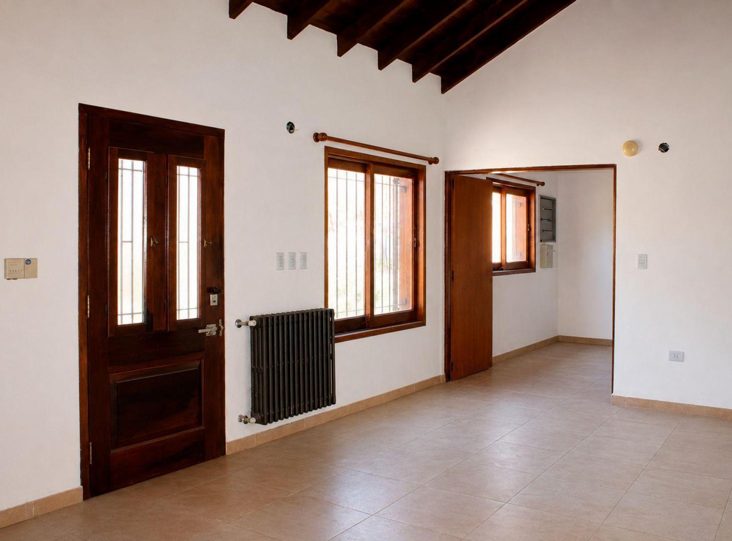 Foto de Venta casa en Pilar | 6 ambientes, jardín y pileta, imagen 3