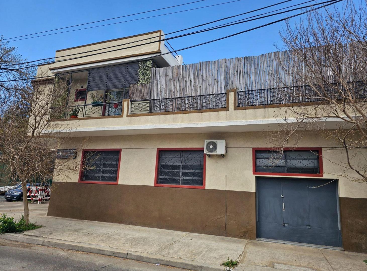 Foto de CASA CON OFICINA,QUINCHO Y COCHERA A LA VENTA, imagen 3
