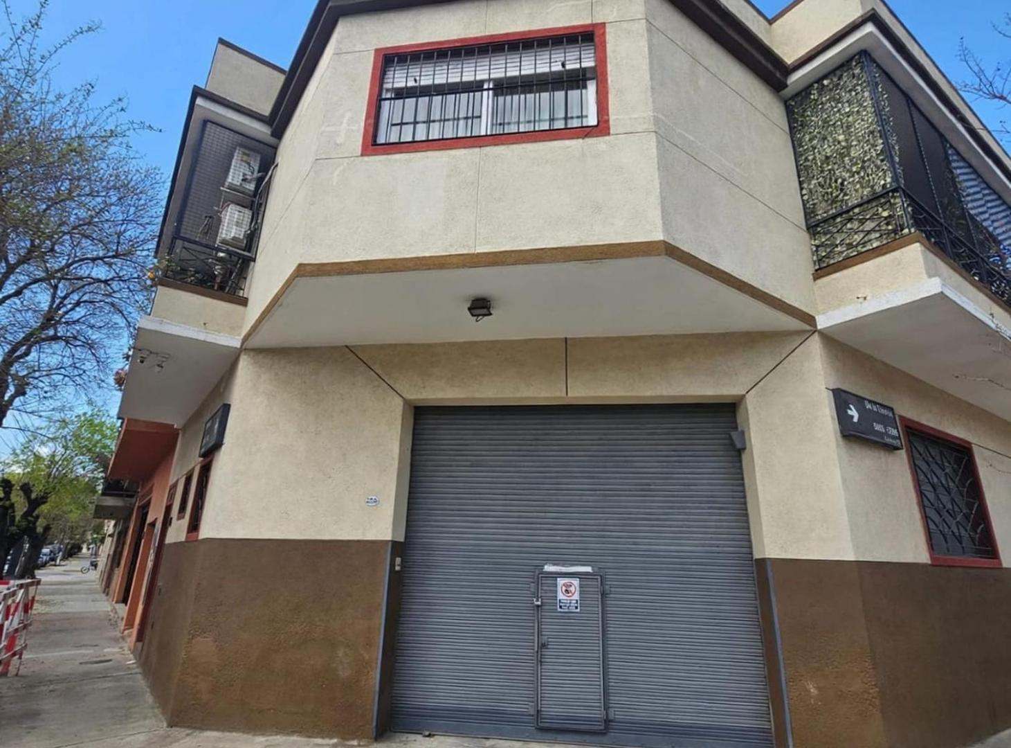 Foto de CASA CON OFICINA,QUINCHO Y COCHERA A LA VENTA, imagen 1