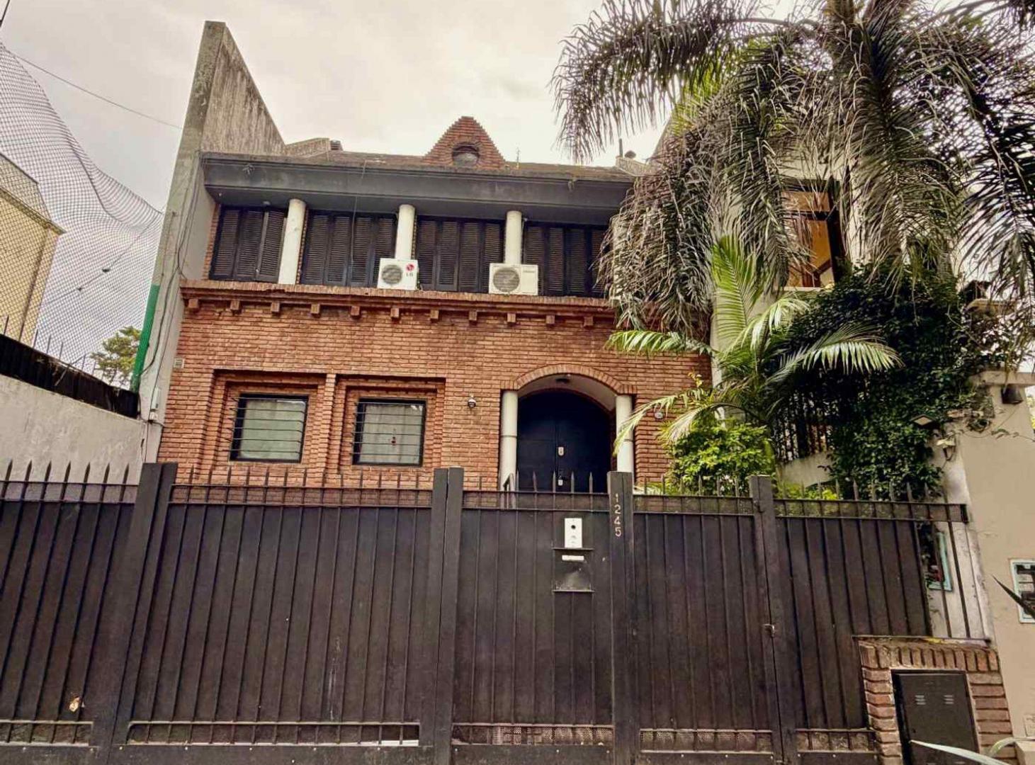 Foto de IMPONENTE CASA. ZONA EMBAJADAS. 5 DORM. PILETA., imagen 4