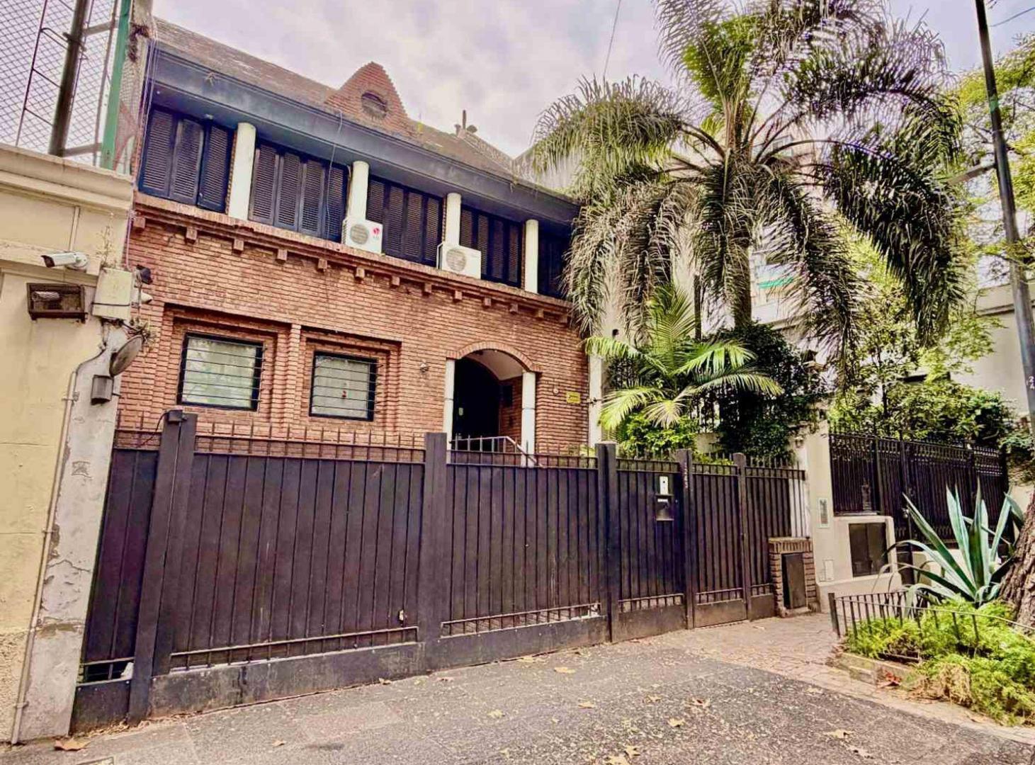 Foto de IMPONENTE CASA. ZONA EMBAJADAS. 5 DORM. PILETA., imagen 1