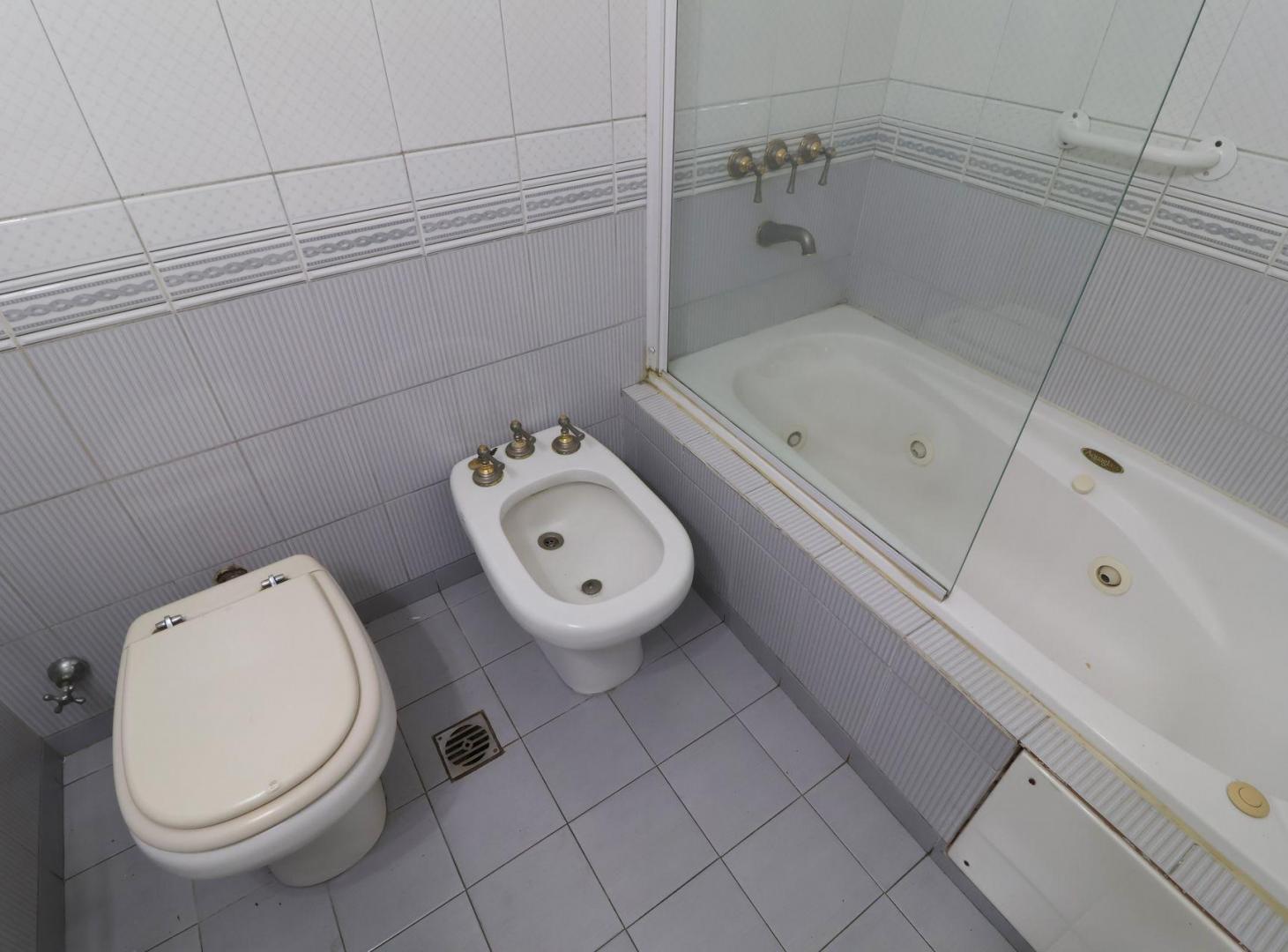 Foto de VENTA DEPARTAMENTO 3 AMB BALCON y COCHERA BOEDO, imagen 2