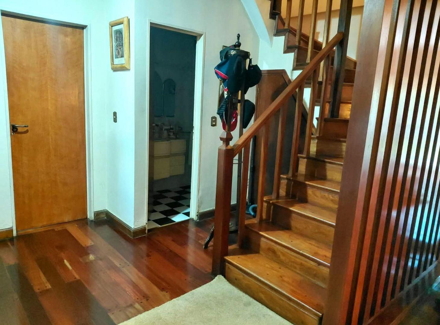 Foto de VENTA CASA EN 3 PLANTAS CON JARDIN PILETA MARTINEZ, imagen 1