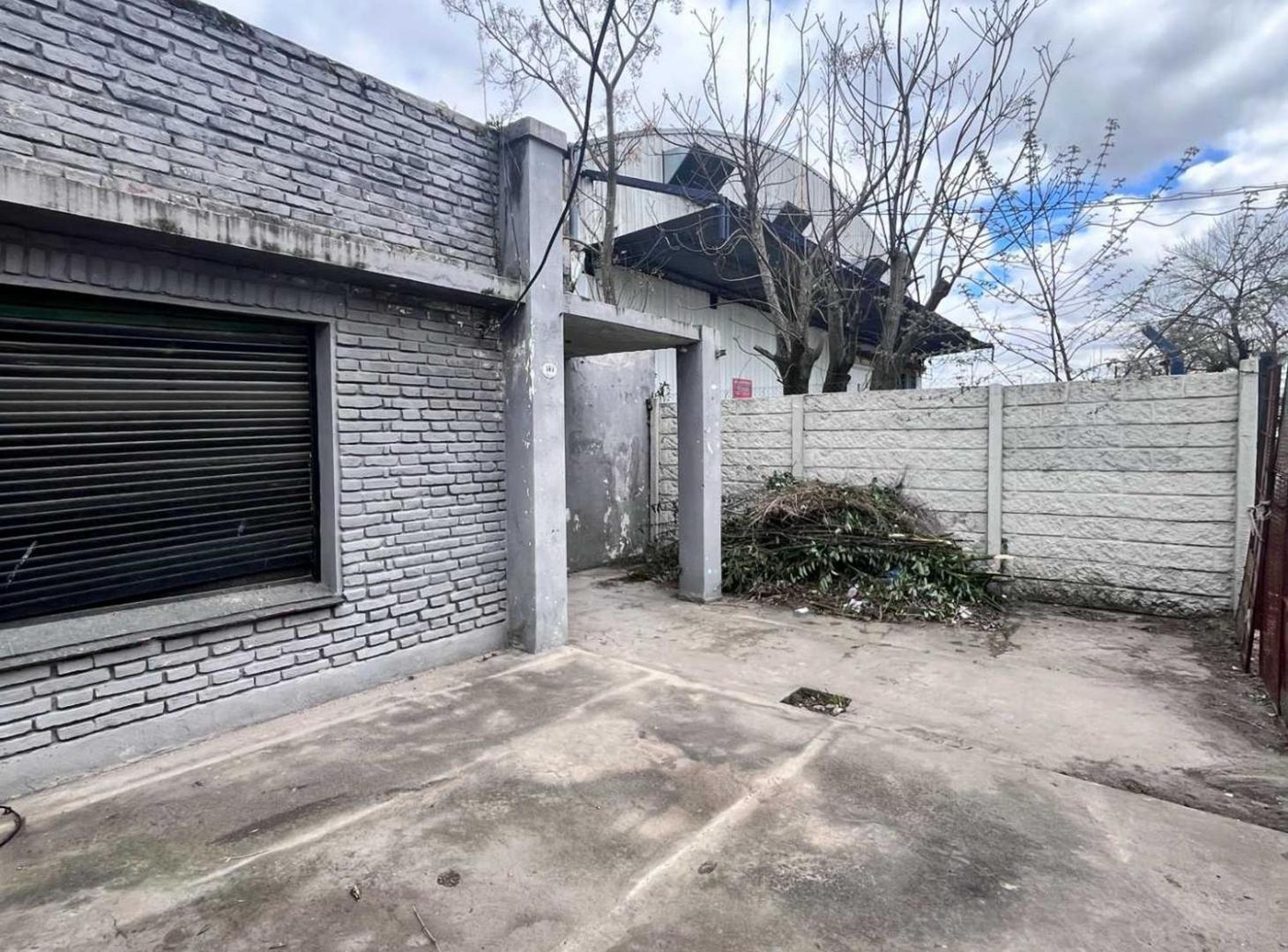 Foto de Casa c/terreno en venta en Longchamps-a refacciona, imagen 1