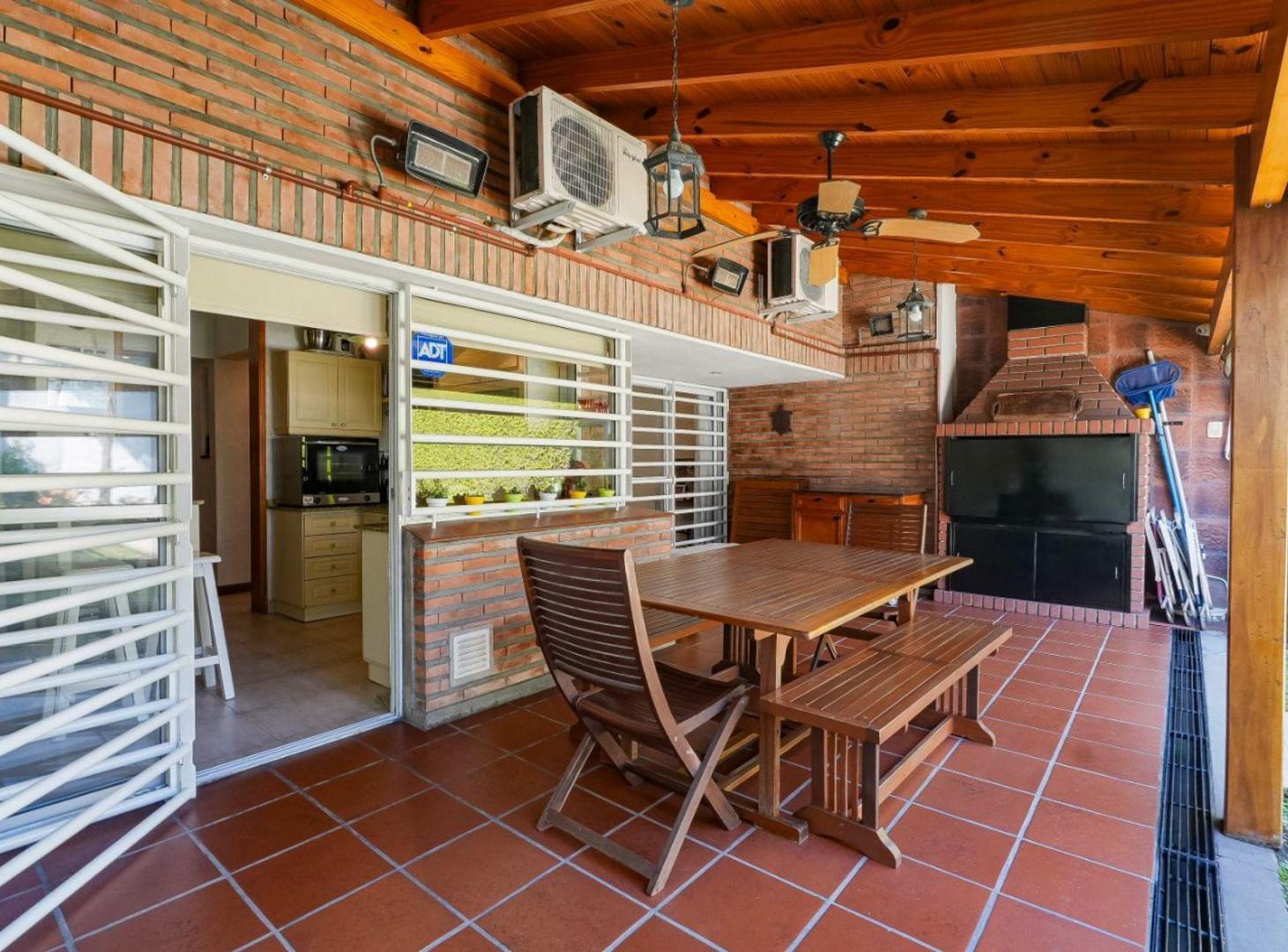 Foto de VENTA CASA DOS PLANTAS JARDIN PILETA V. BALLESTER, imagen 5