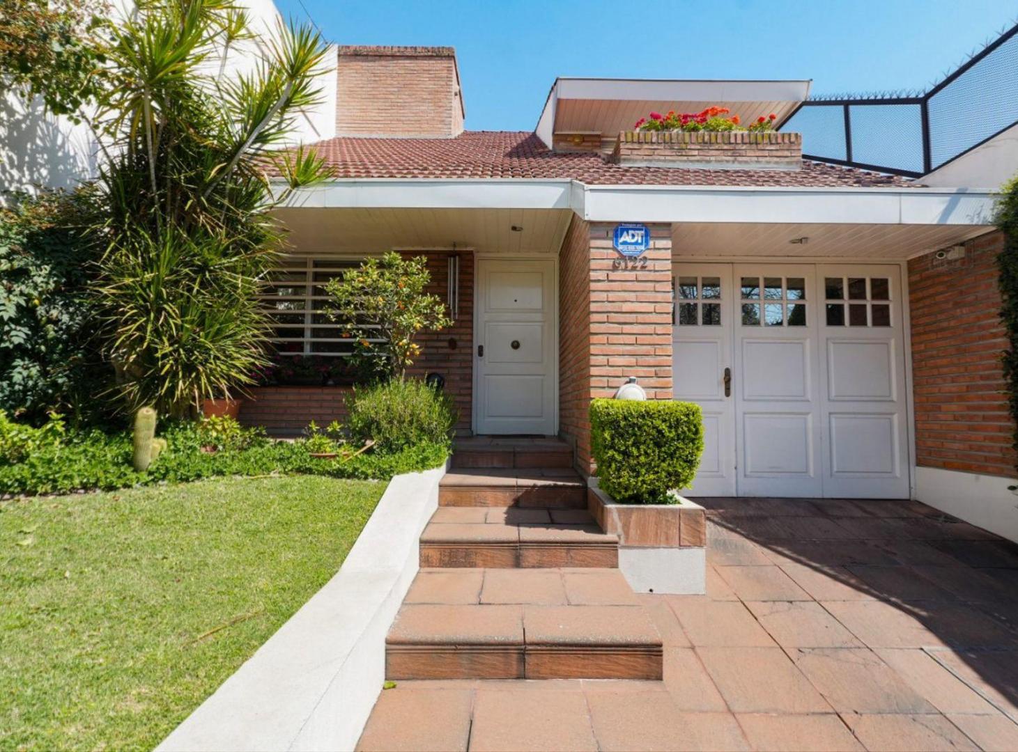 Foto de VENTA CASA DOS PLANTAS JARDIN PILETA V. BALLESTER, imagen 1