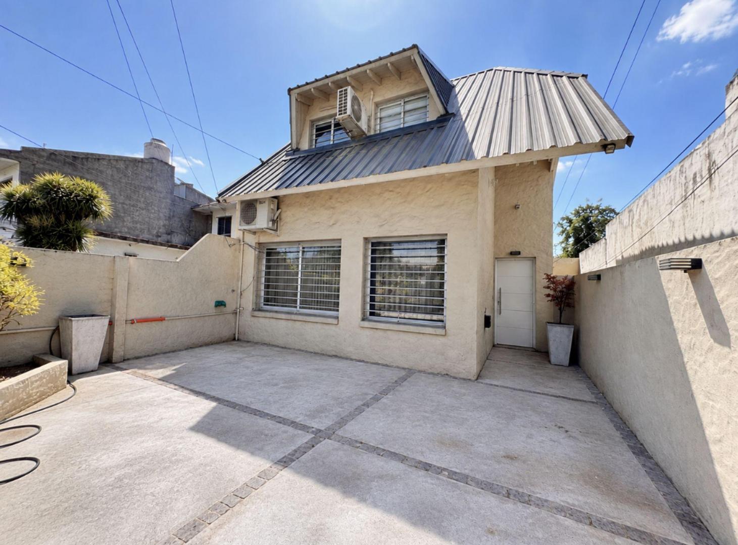 Foto de CASA EN VENTA 4 AMB LOMAS DE ZAMORA - apta credito, imagen 1