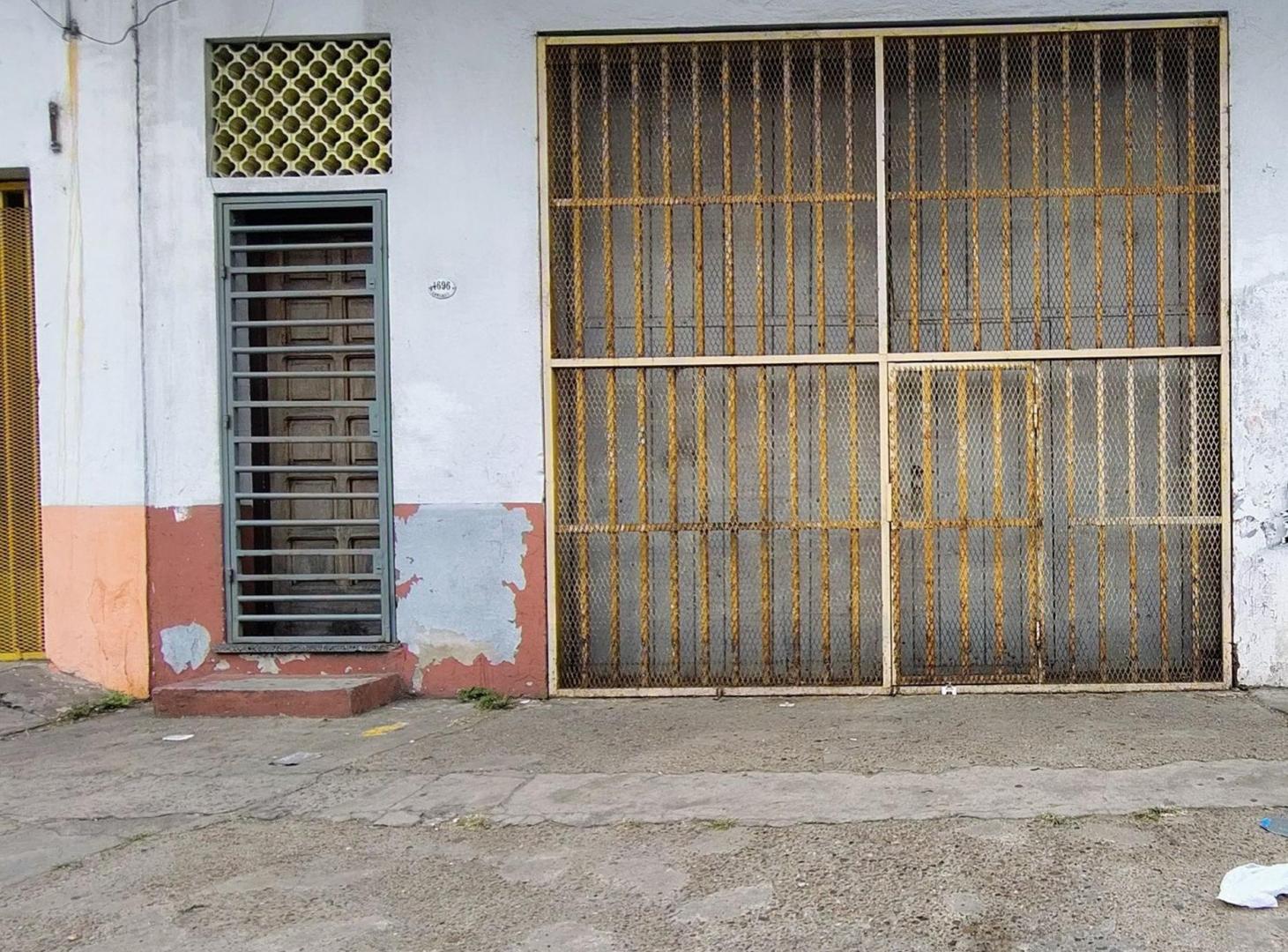 Foto de Venta Galpón + Vivienda Villa Dominico c/Terraza, imagen 2