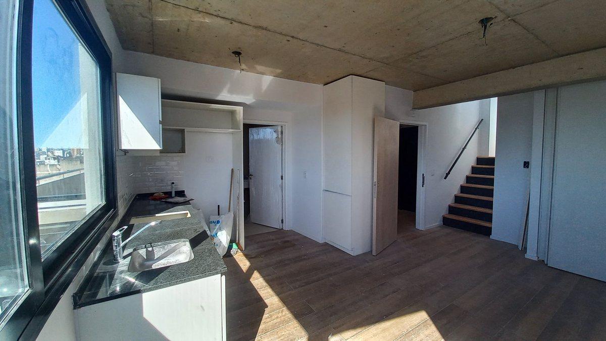 Foto de VENTA DÚPLEX 3 AMB. CHACARITA BALCÓN TERRAZA FTE., imagen 3