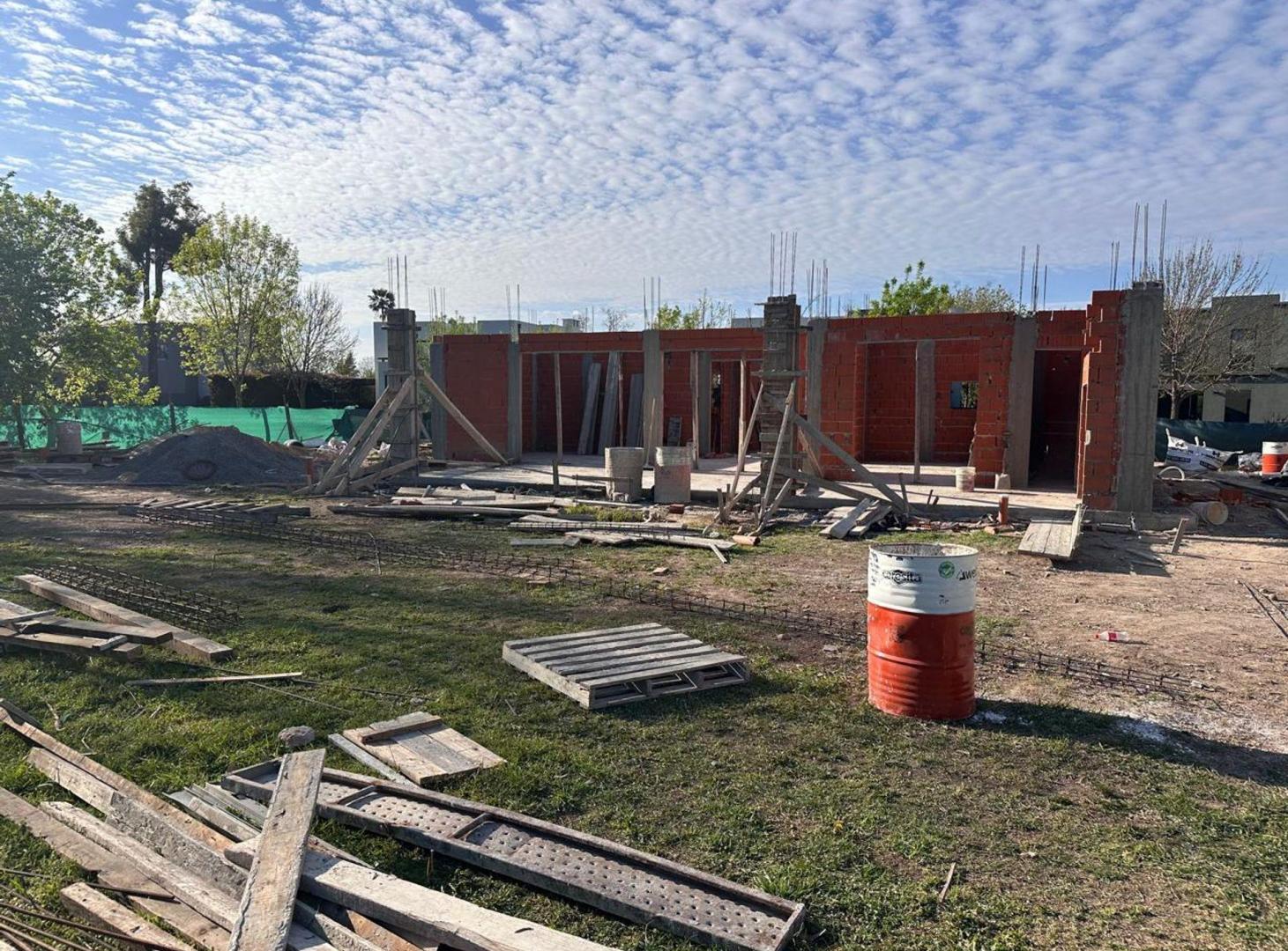 Foto de VENTA CASA 5 AMB 2 PLANTAS LOTE CENTRAL PISCINA, imagen 3